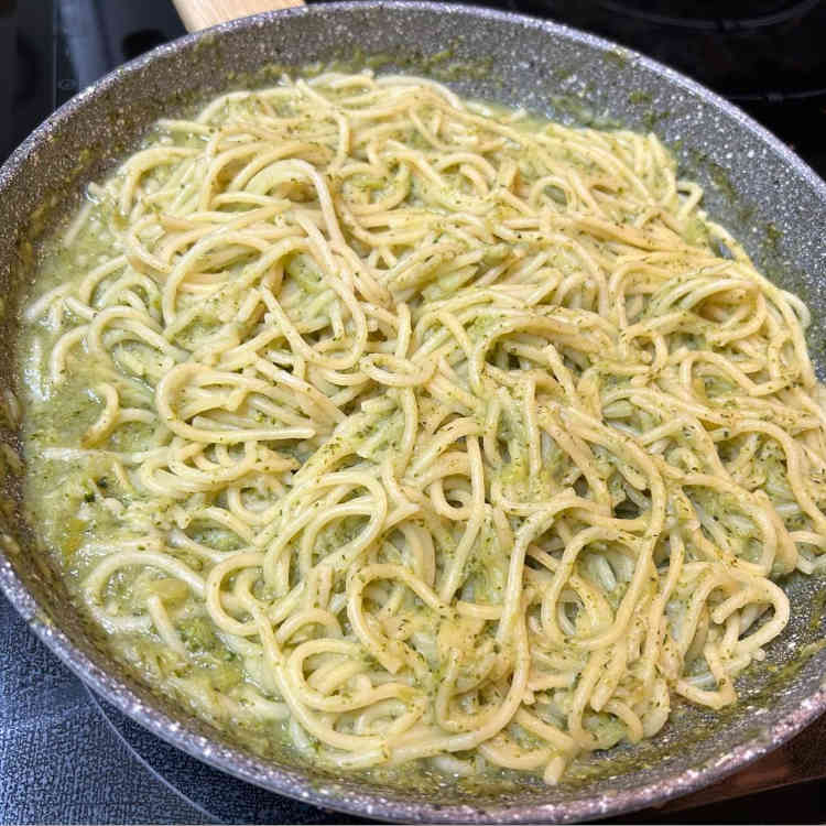 Pasta con salsa de brócoli